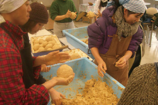 味噌仕込みの様子